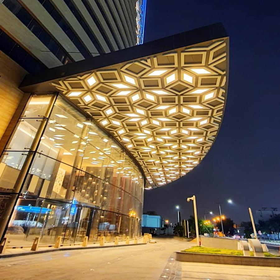 The Bentley Luxury Hotel & Suites 도하 외부 사진 The main entrance of the museum