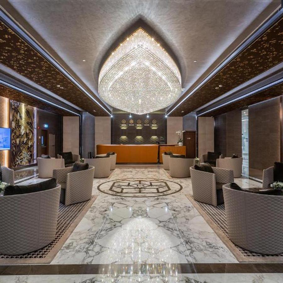 The Bentley Luxury Hotel & Suites 도하 외부 사진 The interior of the lounge