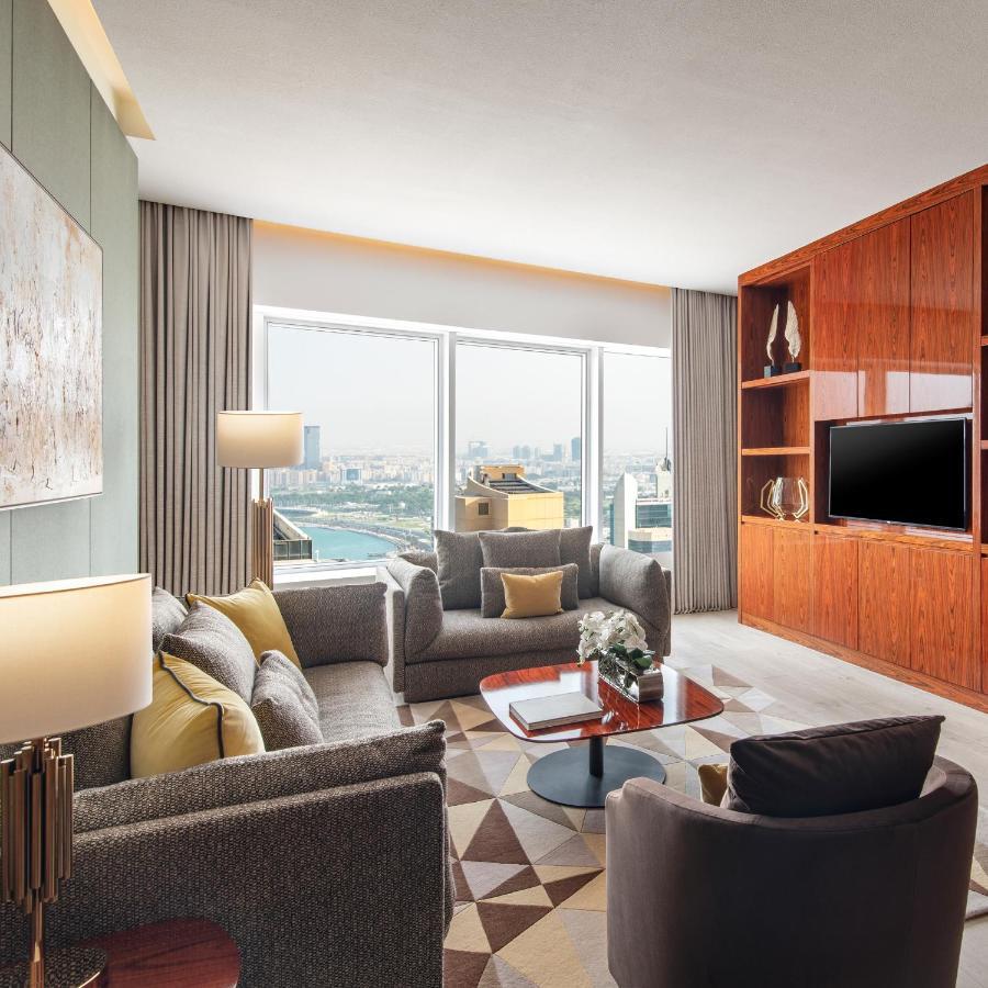 The Bentley Luxury Hotel & Suites 도하 외부 사진 Living room