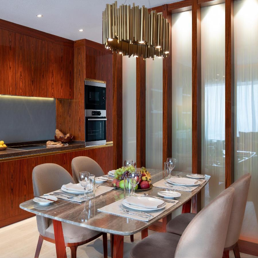 The Bentley Luxury Hotel & Suites 도하 외부 사진 A dining room