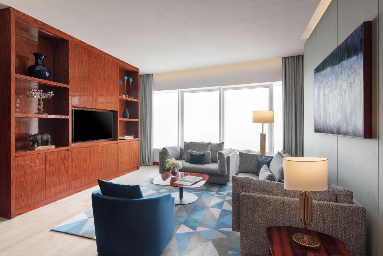 The Bentley Luxury Hotel & Suites 도하 외부 사진 Living room