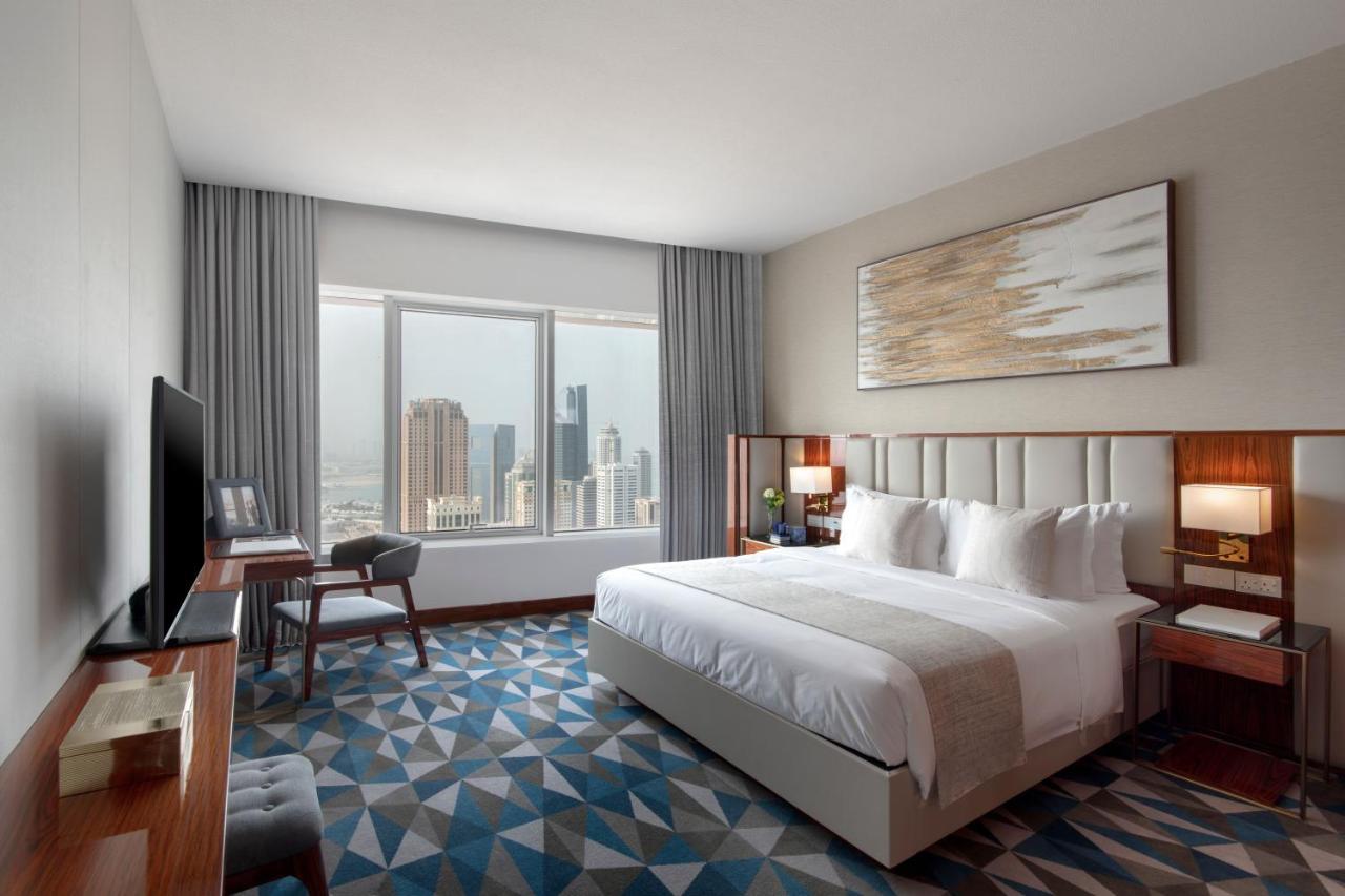 The Bentley Luxury Hotel & Suites 도하 외부 사진 A bedroom at the hotel