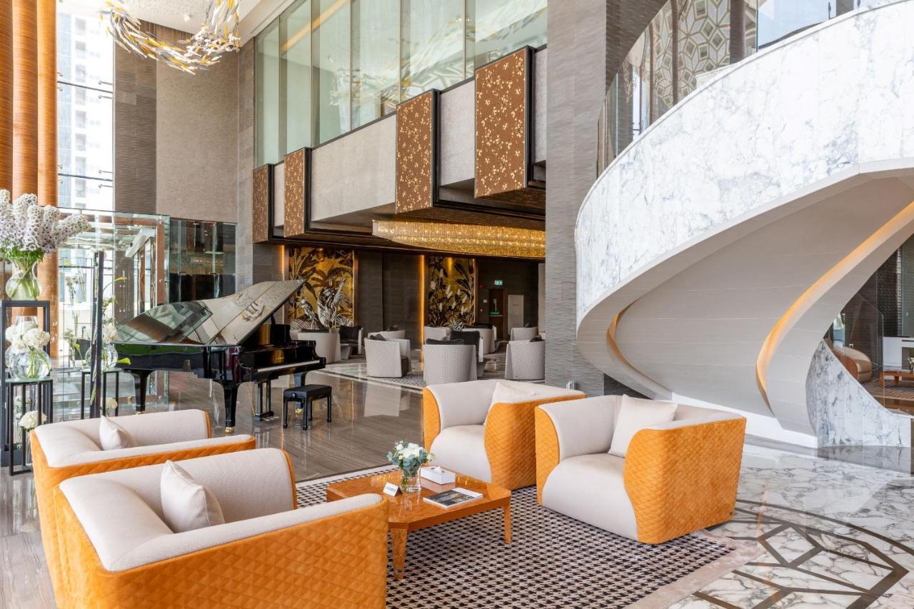 The Bentley Luxury Hotel & Suites 도하 외부 사진 The lobby of the hotel