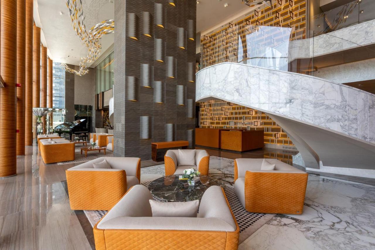 The Bentley Luxury Hotel & Suites 도하 외부 사진 The lobby of the hotel