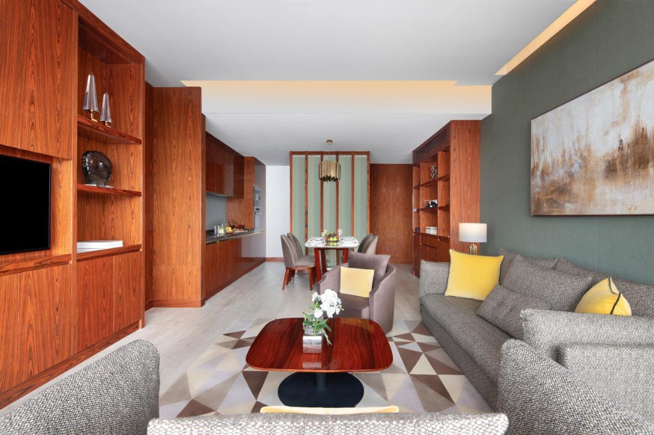 The Bentley Luxury Hotel & Suites 도하 외부 사진 A suite at the hotel