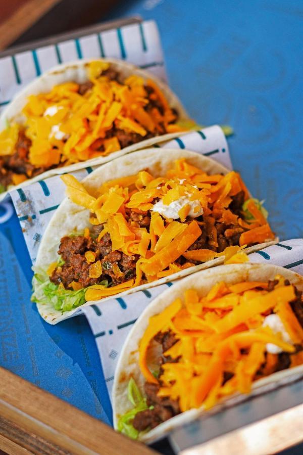 The Bentley Luxury Hotel & Suites 도하 외부 사진 Tacos