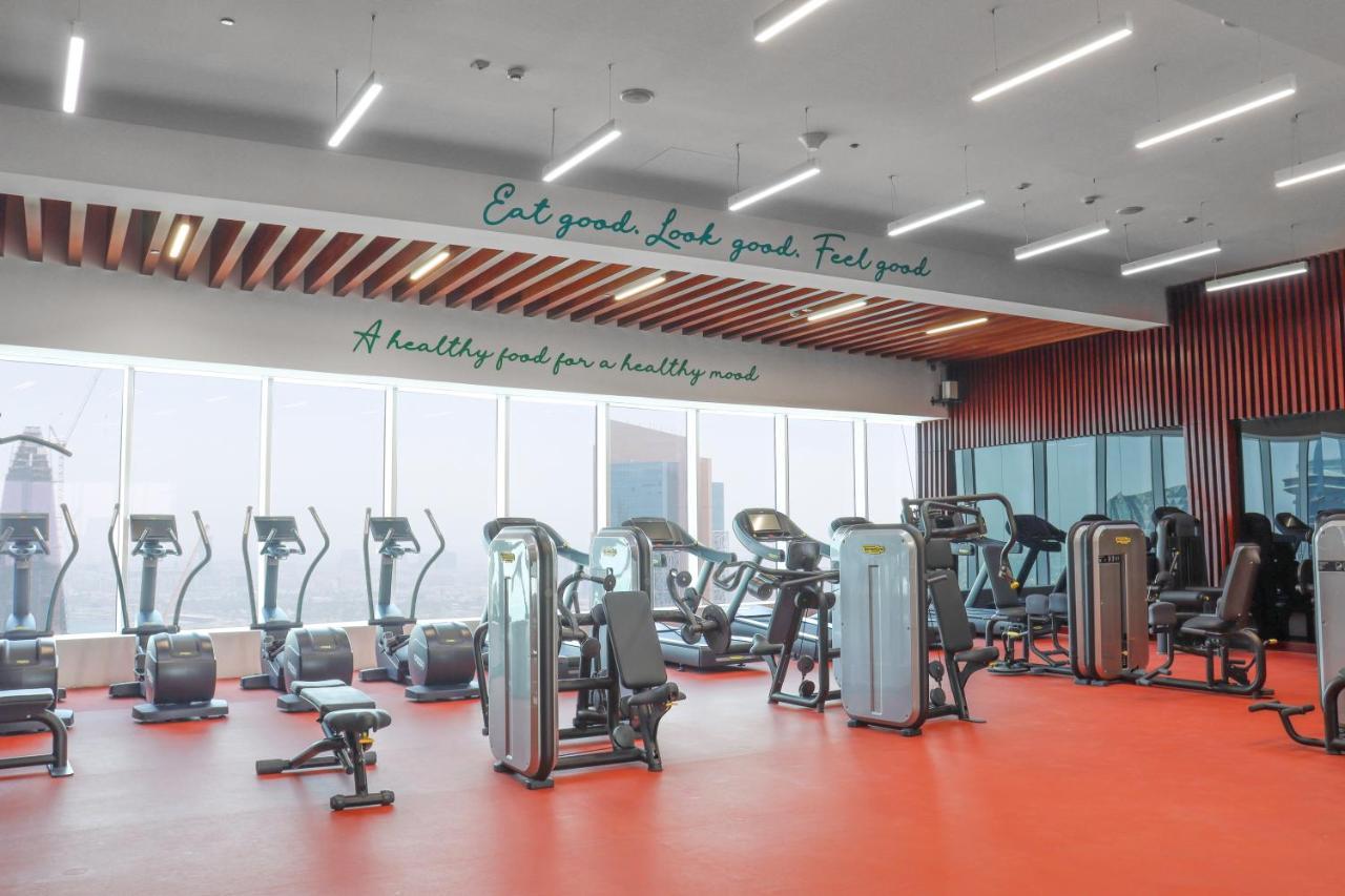 The Bentley Luxury Hotel & Suites 도하 외부 사진 The gym at the 10th floor