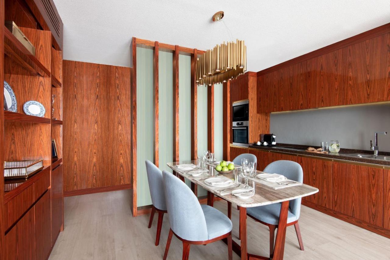The Bentley Luxury Hotel & Suites 도하 외부 사진