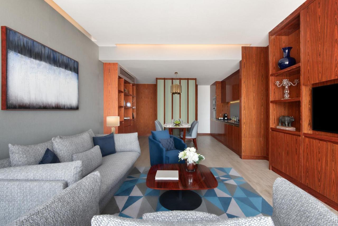 The Bentley Luxury Hotel & Suites 도하 외부 사진 A suite at the hotel