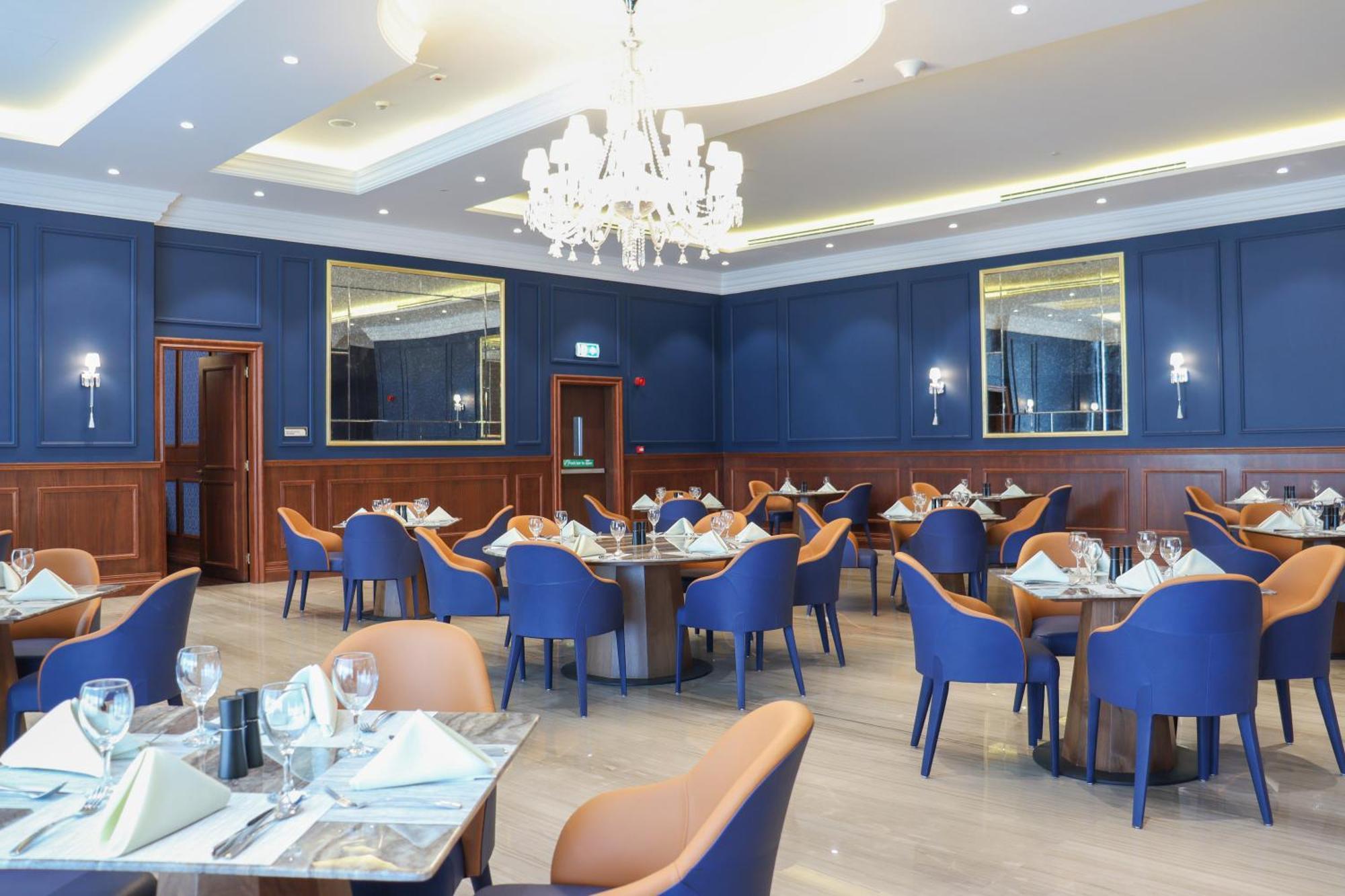 The Bentley Luxury Hotel & Suites 도하 외부 사진 The restaurant