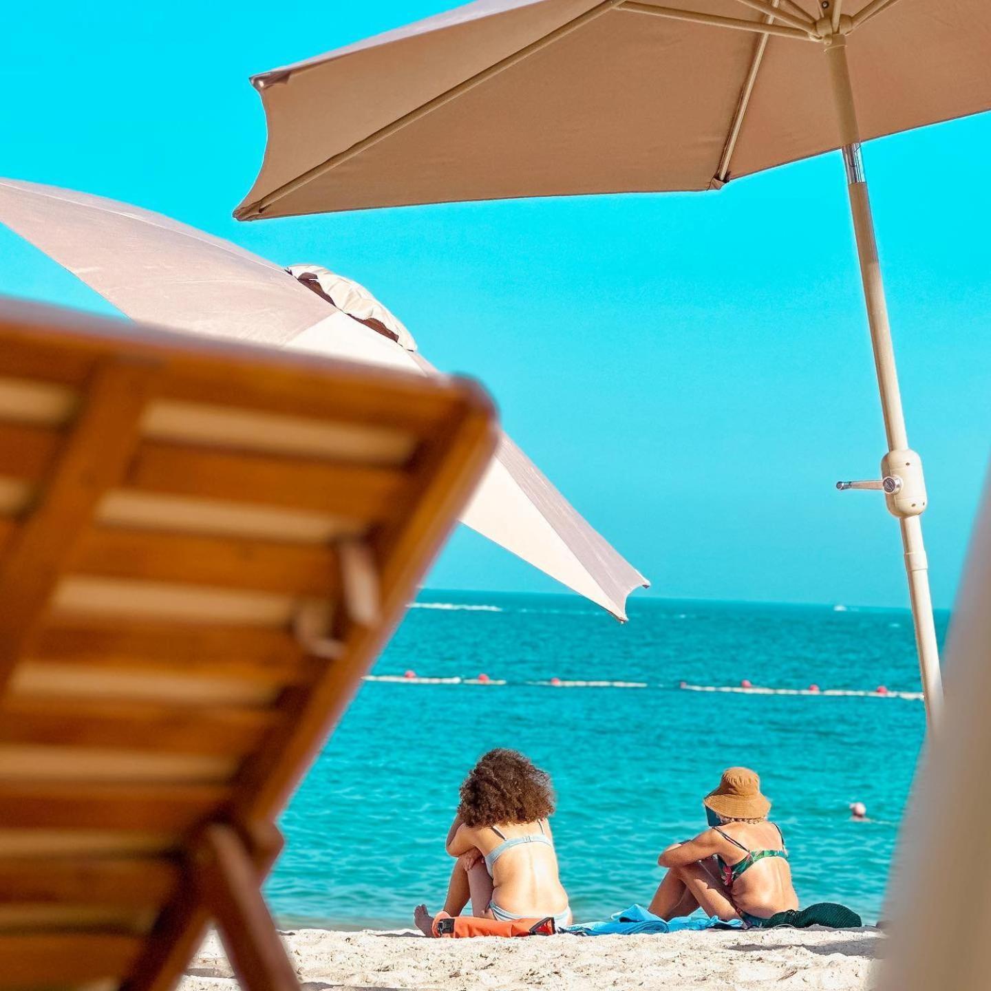 The Bentley Luxury Hotel & Suites 도하 외부 사진 Beach in Marbella