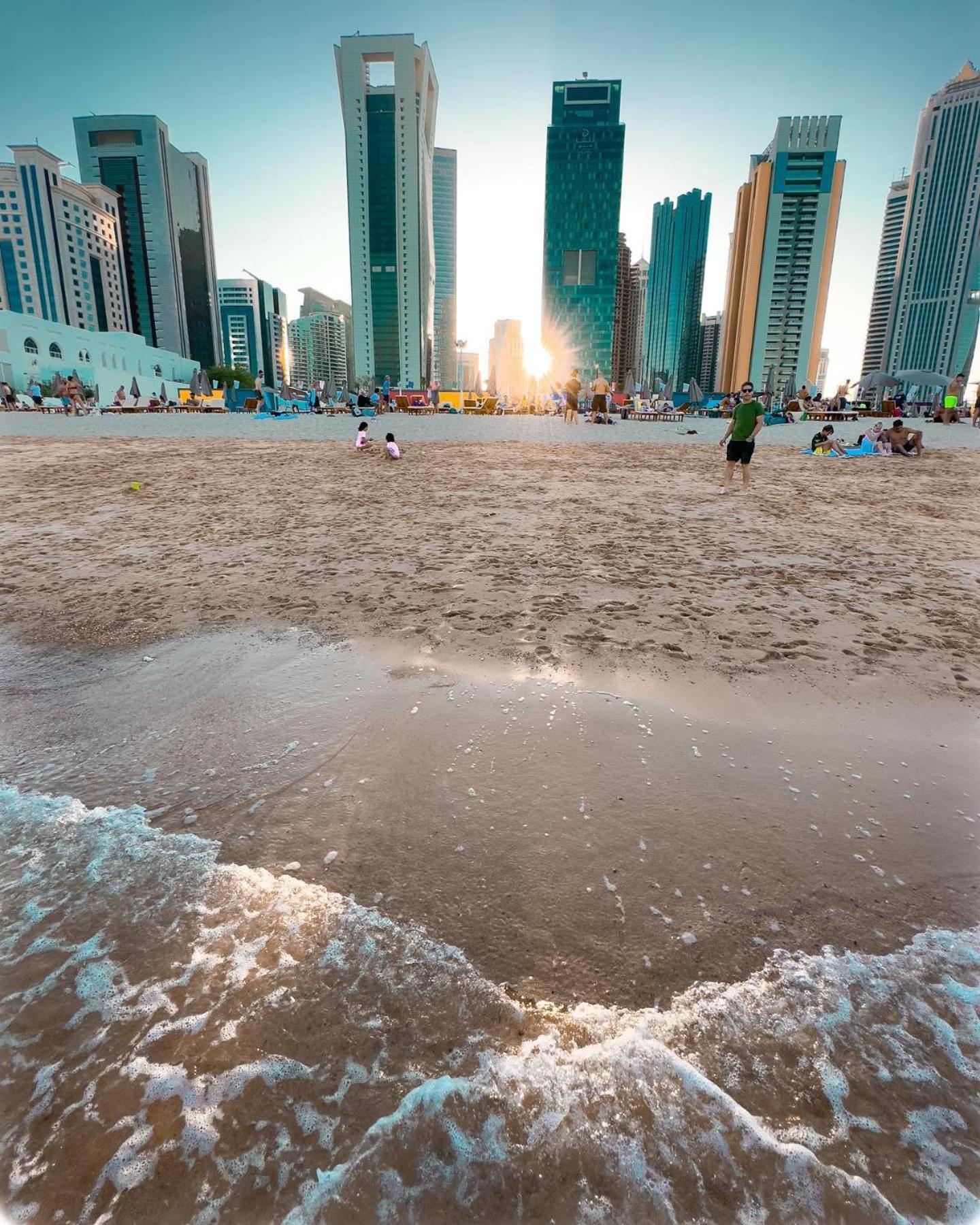 The Bentley Luxury Hotel & Suites 도하 외부 사진 Sunset at Al Qudra Beach