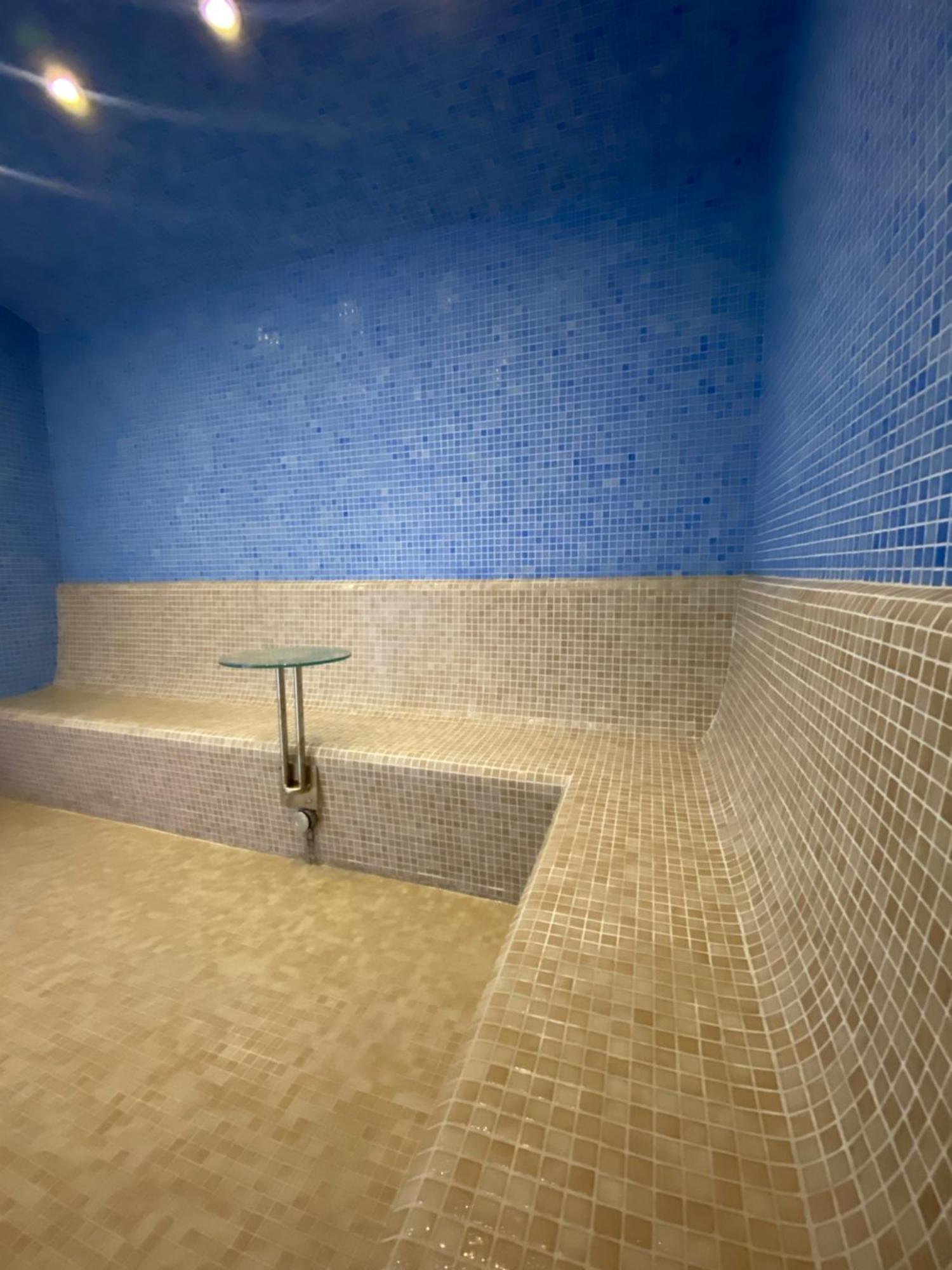 The Bentley Luxury Hotel & Suites 도하 외부 사진 A Turkish bath