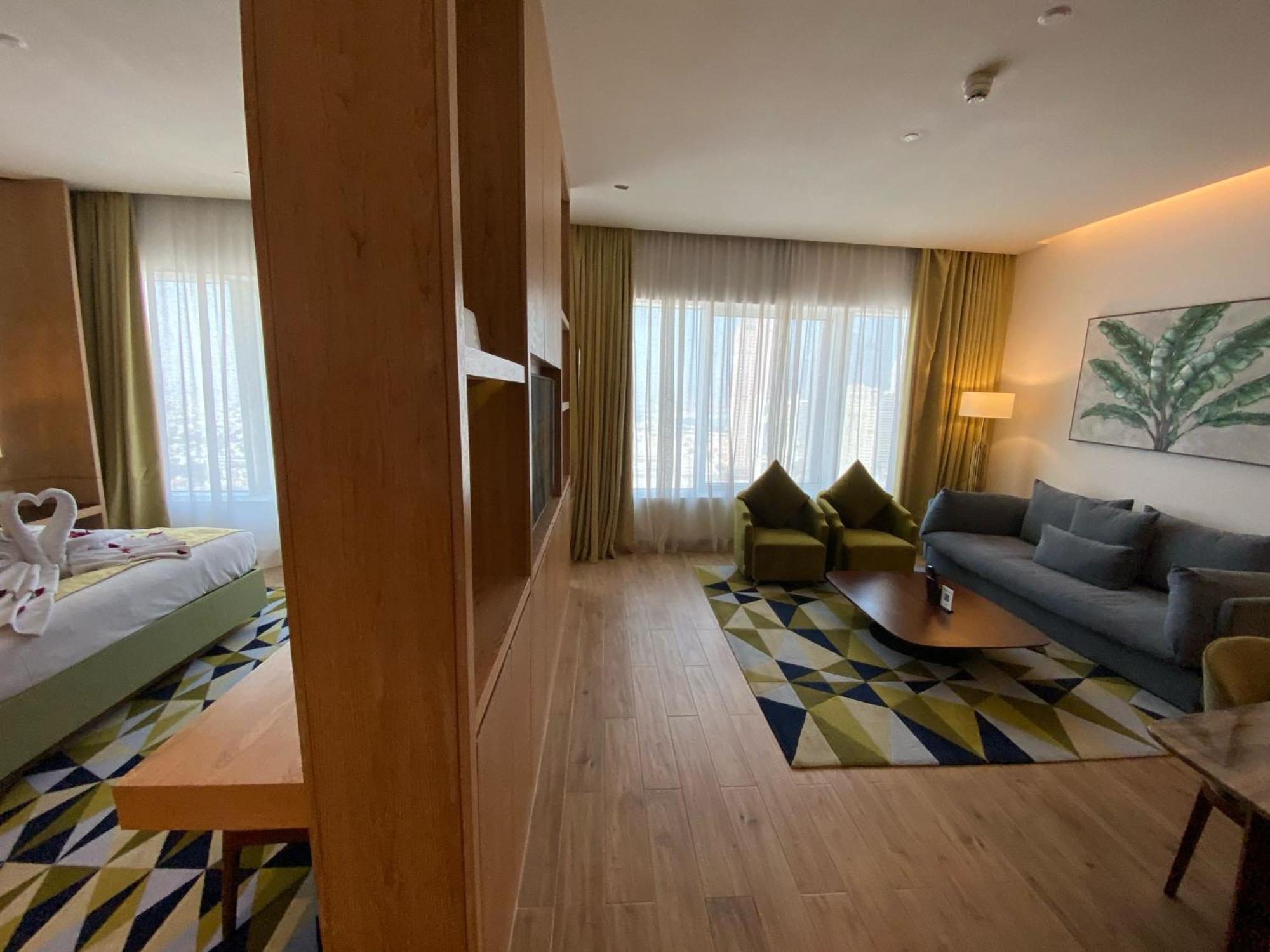 The Bentley Luxury Hotel & Suites 도하 외부 사진 A suite at the hotel